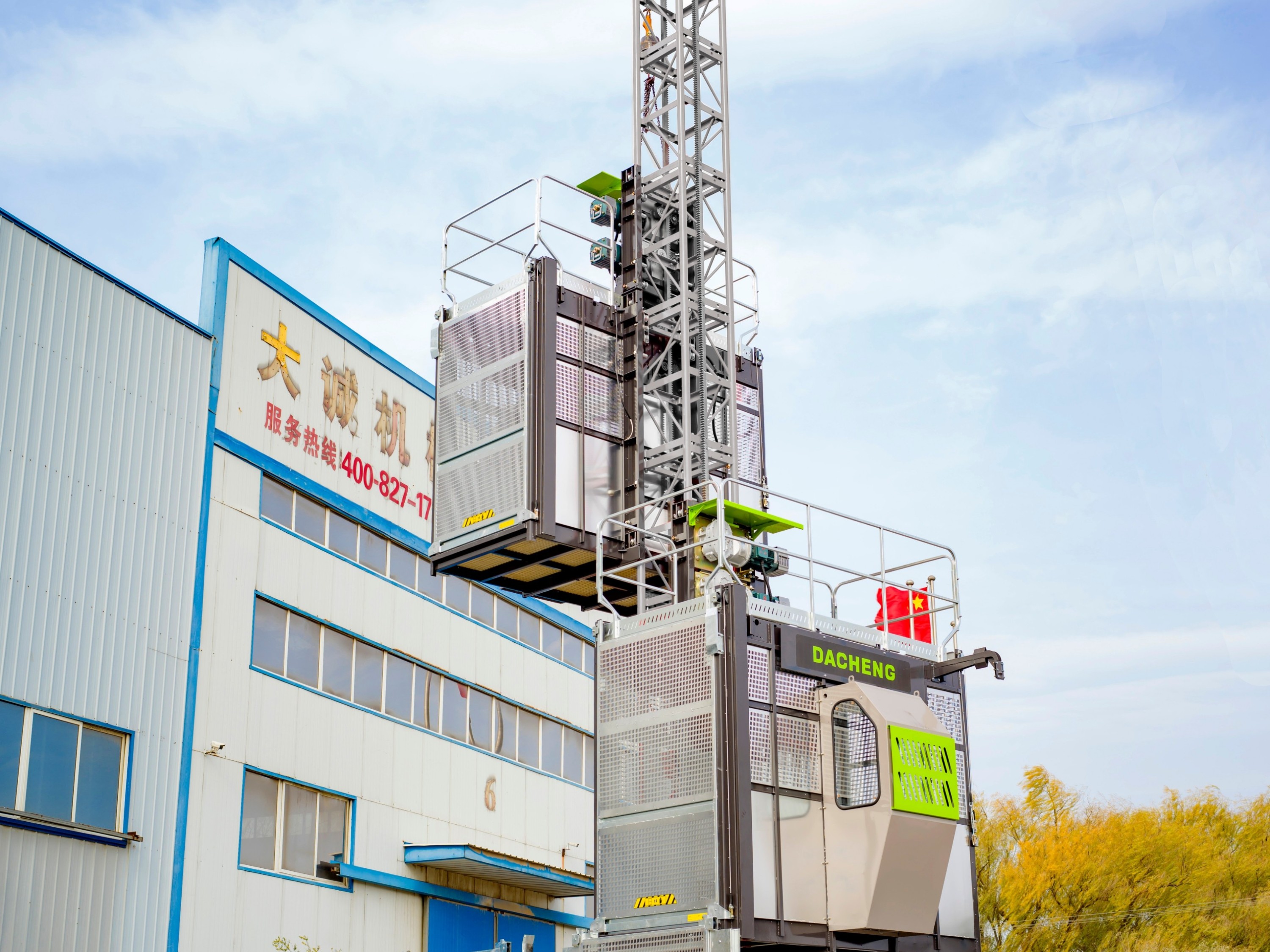 施工升降機承包單位和監理單位應履行哪些職責？