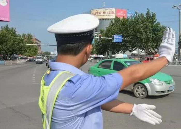 烈日下的擔當、高溫下的堅持 烈日下的擔當、高溫下的堅持