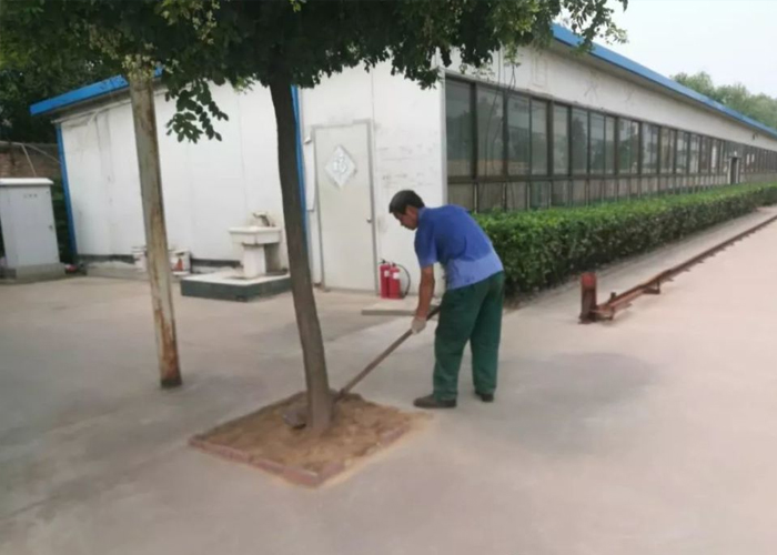 烈日下的擔當、高溫下的堅持 烈日下的擔當、高溫下的堅持