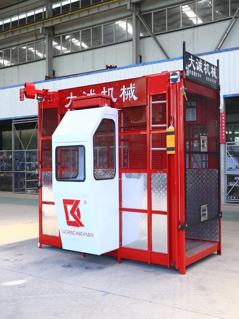 施工電梯安全運行時的注意事項! 施工電梯安全運行時的注意事項!